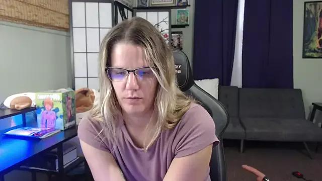 Sarahtineke from StripChat is Freechat