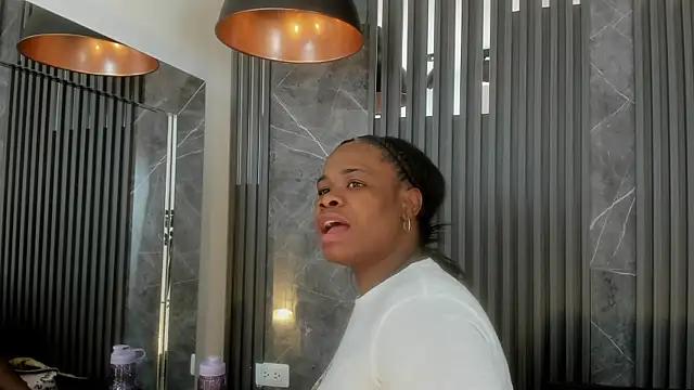SaraiEvans from StripChat