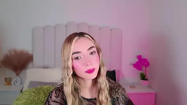 Sarajonnes from StripChat
