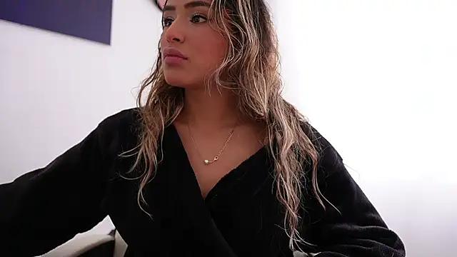SaraParisi from StripChat