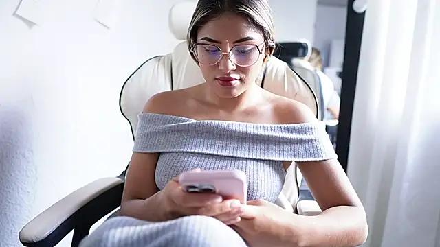 SaraParisi from StripChat