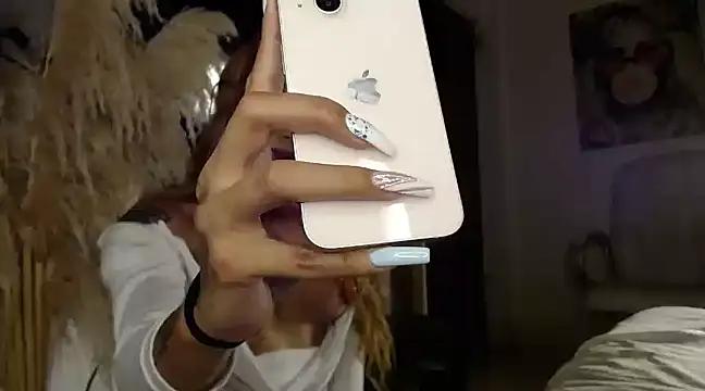 saraplayboy96 from StripChat