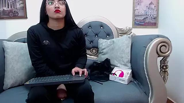 SaraTrump from StripChat