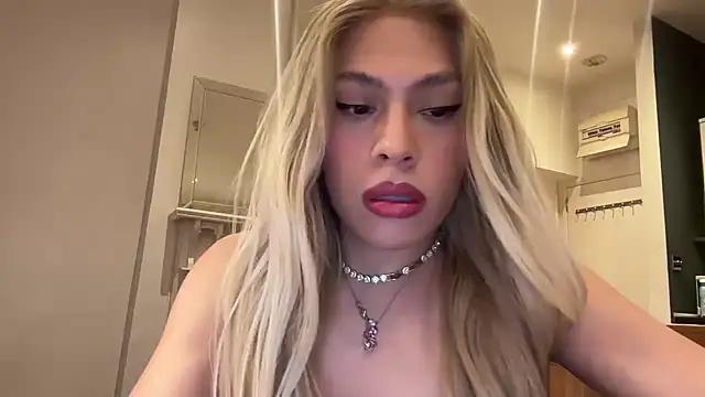 saray_doll from StripChat