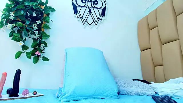scarlett_slim from StripChat is Freechat