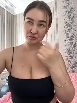SelenaBigTits from StripChat
