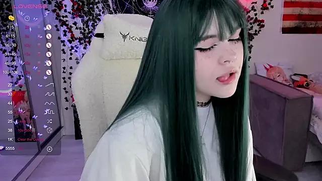 SelenaCute from StripChat