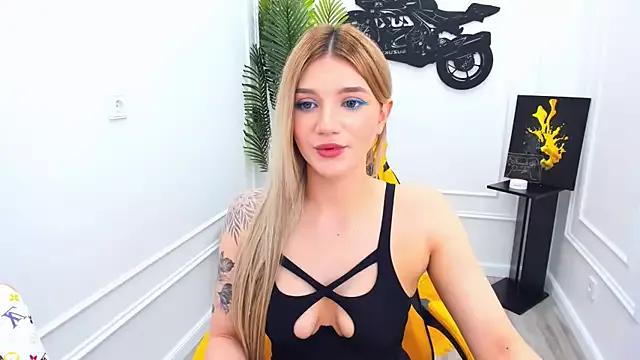 SelenaeMoore from StripChat