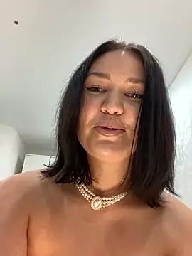 SelenaFoxy from StripChat