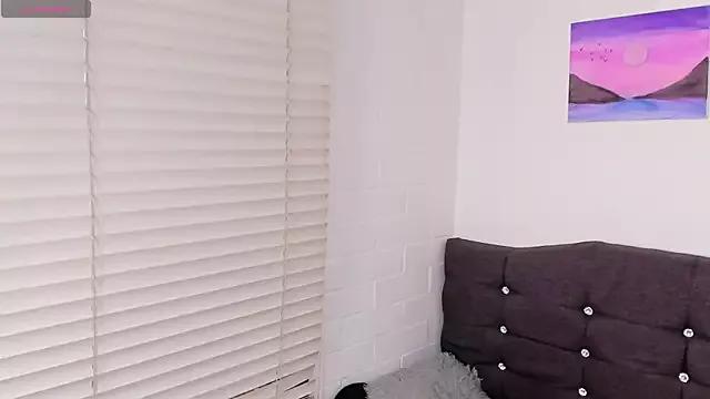 Selenakyle92_ from StripChat is Freechat