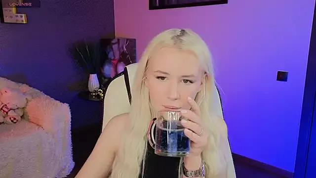 Selenatrend from StripChat