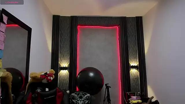 selene_red_ from StripChat