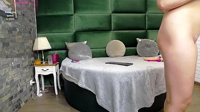 SelenSummer from StripChat