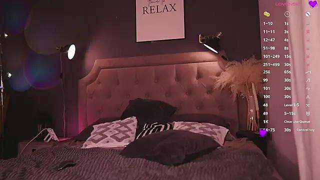 SelestaRobertson from StripChat