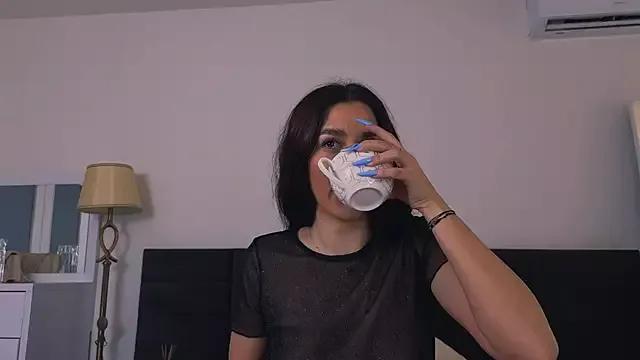 Sellene_Noir from StripChat is Freechat