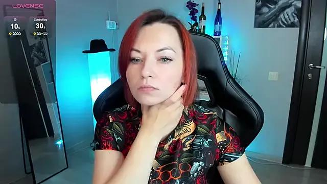 Serena_Woods from StripChat is Freechat
