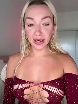 SerenaCloud from StripChat is Freechat