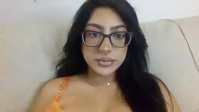 Photos of SexySophiaUK from StripChat is Freechat