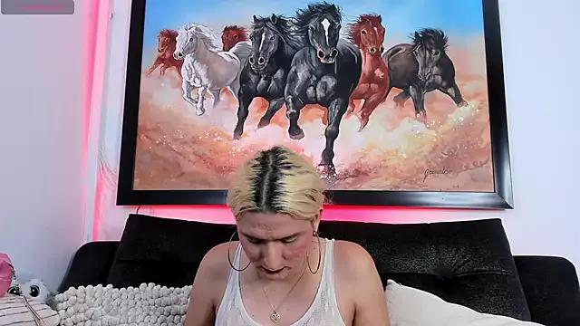 Photos of shannel__queen from StripChat is Freechat
