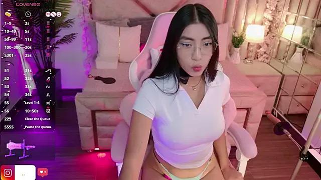 shanon- from StripChat is Freechat
