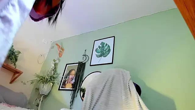 SheryLee from StripChat is Freechat