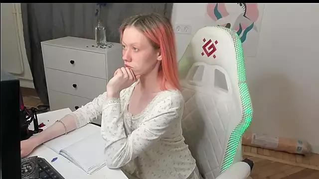 Silly__Milly from StripChat is Freechat