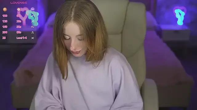 SilverrMoon from StripChat is Freechat