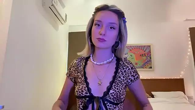 SirenaBelle from StripChat is Freechat