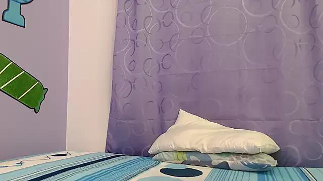 skinnykalitzo18 from StripChat is Freechat