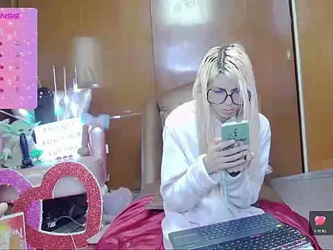 Photos of Skinygirl from StripChat is Freechat