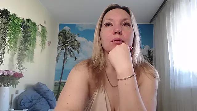 soaring_love from StripChat is Freechat