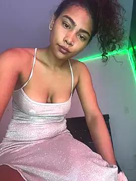 SophieD from StripChat is Freechat