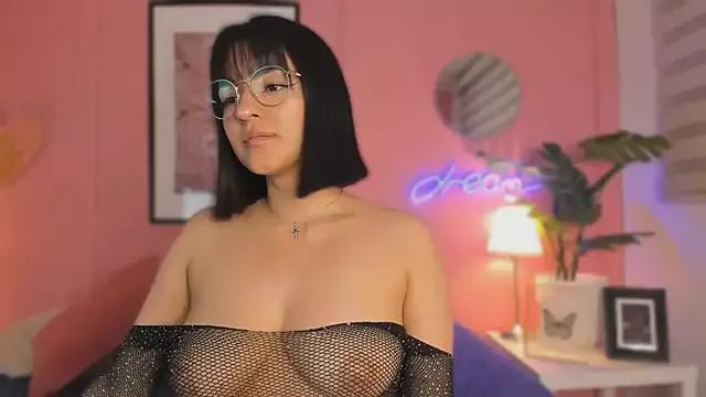 SoySaraa from StripChat