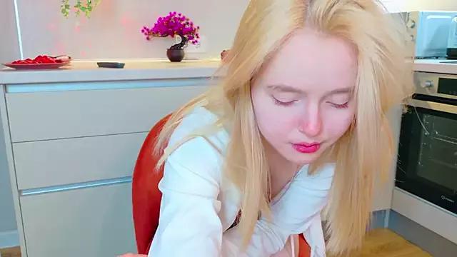 StarrShinee from StripChat is Freechat