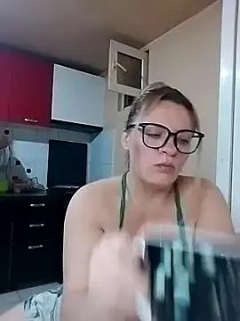 StepMommyXXX from StripChat is Freechat
