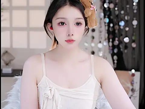 Summer-Momo from StripChat