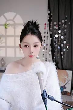 Summer-Momo from StripChat