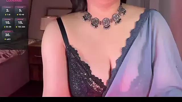 SunhariGirl from StripChat is Freechat