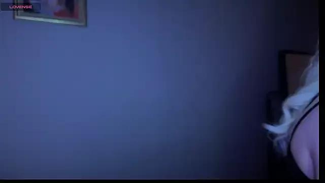 SusieEvans from StripChat