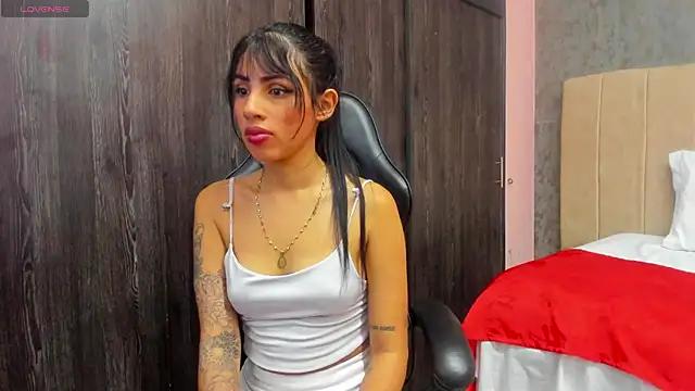 sussi-petite from StripChat