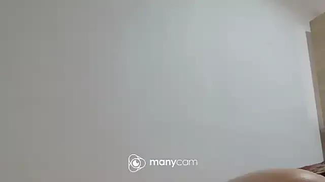 Sweet_bluegirl24 from StripChat