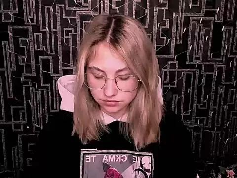 Sweet_Doll_Lily_ from StripChat
