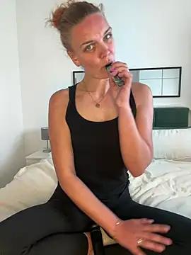Sweet_Schnitte from StripChat
