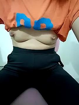 SweetGirl2k2 from StripChat
