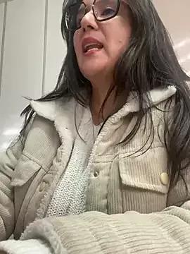 SWEETLILY18 from StripChat