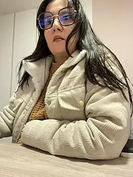 SWEETLILY18 from StripChat