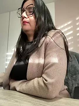 SWEETLILY18 from StripChat