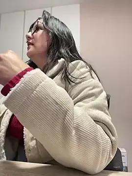SWEETLILY18 from StripChat