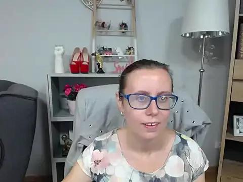 sweetxLizzy from StripChat is Freechat