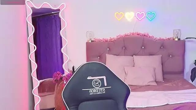 Talia-tay from StripChat is Freechat